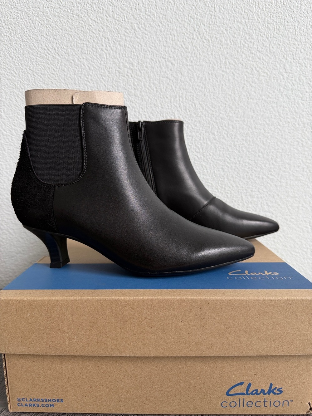 Clarks Kelley Erin Black Pointed Toe Leather Ankle Booties NIB